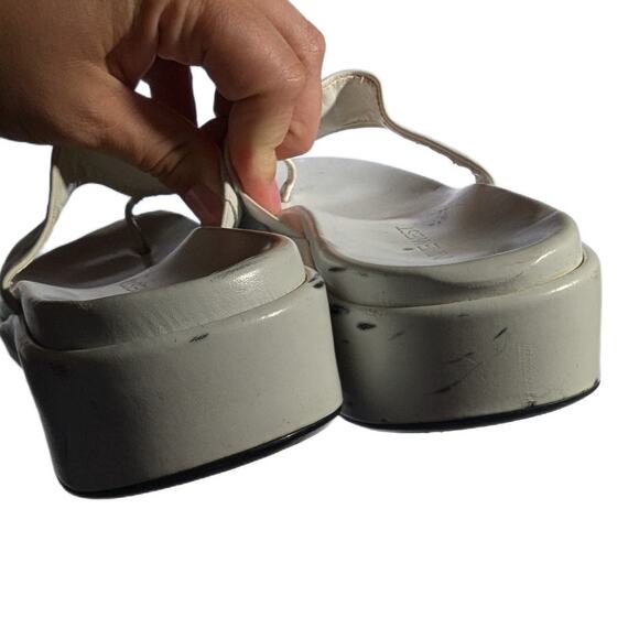 Vtg Y2K Nine West White Leather Toe Loop Low Wedge Summer Slide Sandals Sz 5.5 - Picture 3 of 10